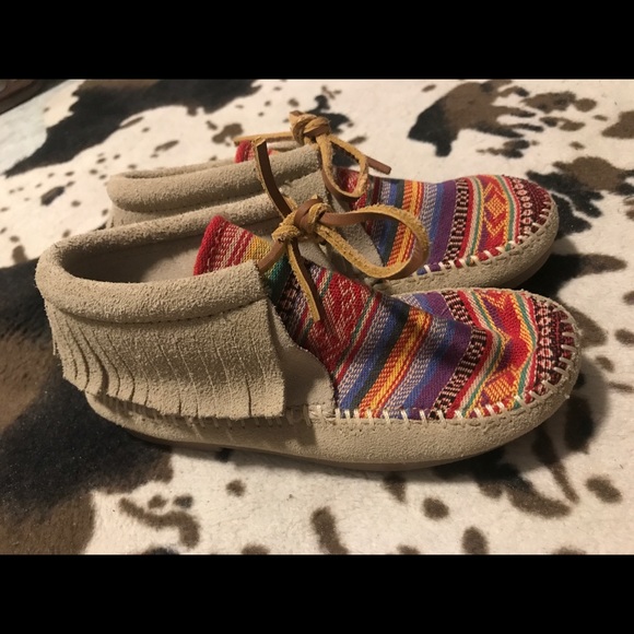 Kids Minnetonka Serape Moccasins - Picture 3 of 4